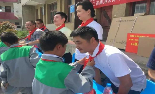 建設希望小學，參與青少年公益活動